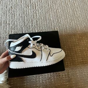 CUSTOMIZED 3d Black & White Jordan 1’s (Mid)